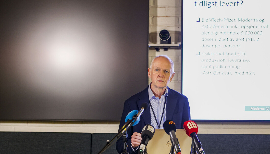 Smitteverndirektør Geir Bukholm i Folkehelseinstituttet redegjorde for status for koronavaksinen på et pressemøte torsdag morgen. Smitteverndirektør Geir Bukholm i Folkehelseinstituttet redegjorde for status for koronavaksinen på et pressemøte torsdag morgen.