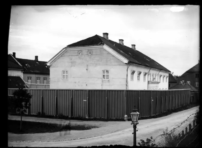 The old Slaveriet (slave prison) at Skansen in Trondheim was transformed into the Criminal Asylum, an institution for mentally ill criminals, in 1895.