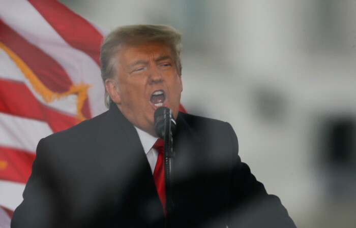 Antakelig ser Donald Trump på nederlag som noe umulig. Han kan ikke tape. Her oppildner han tilhengere 6. januar. Antakelig ser Donald Trump på nederlag som noe umulig. Han kan ikke tape. Her oppildner han tilhengere 6. januar.