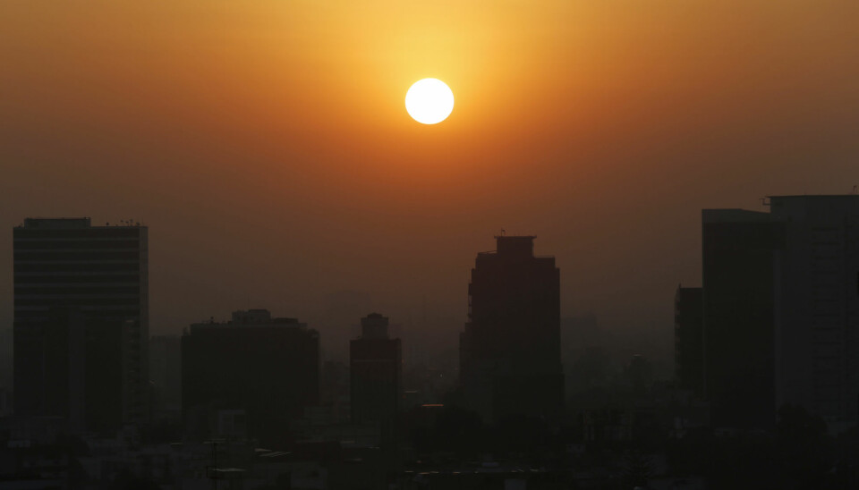 Solen stiger over Mexico-by i tørkeperioden i februar i fjor. 2020 blir historisk som ett av verdens varmeste år.