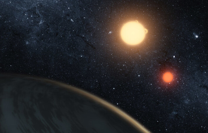 NASAs Kepler-romteleskop har oppdaget en planet hvor to soler går ned bak horisonten istedenfor bare en. Planeten kalles Kepler-16-b, og er trolig ikke beboelig. Det er en kald gassverden. Den gule dvergstjernen har en masse rundt 69 prosent av vår sol, og den røde dvergstjernen bare rundt 20 prosent. (Foto: (Illustrasjon: NASA/JPL-Caltech)) NASAs Kepler-romteleskop har oppdaget en planet hvor to soler går ned bak horisonten istedenfor bare en. Planeten kalles Kepler-16-b, og er trolig ikke beboelig. Det er en kald gassverden. Den gule dvergstjernen har en masse rundt 69 prosent av vår sol, og den røde dvergstjernen bare rundt 20 prosent. (Foto: (Illustrasjon: NASA/JPL-Caltech))