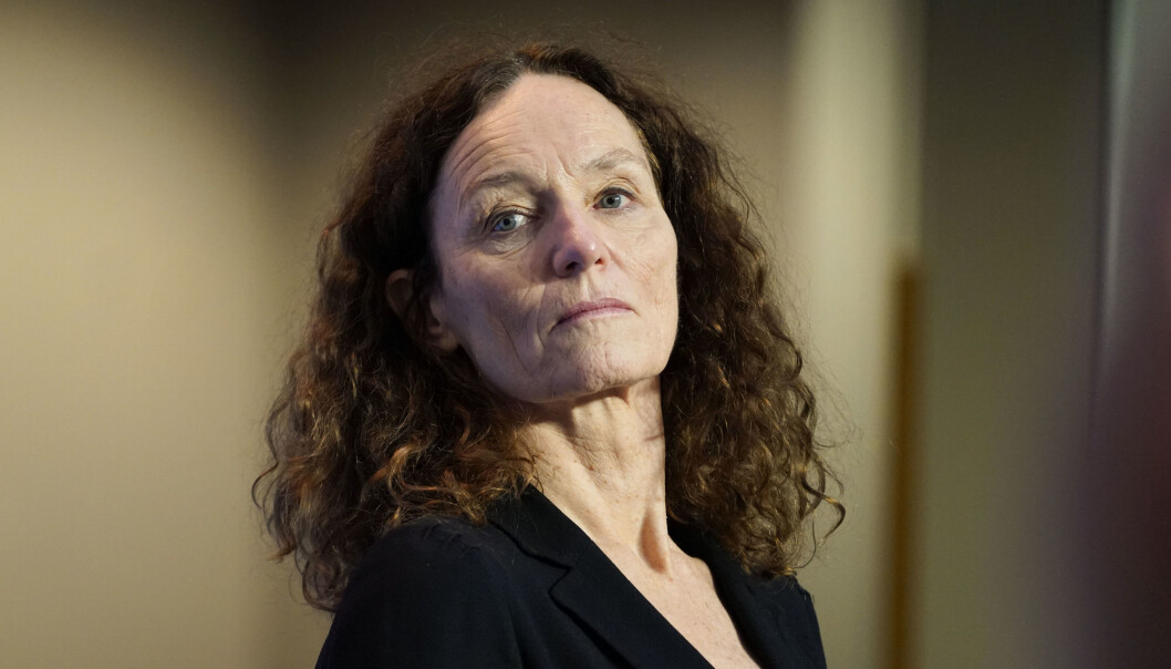 Direktør i Folkehelseinstituttet, Camilla Stoltenberg, sier at de allerede har skalert opp antallet prøver som blir undersøkt for mutasjoner, og vi vil skalere dette opp ytterligere. Direktør i Folkehelseinstituttet, Camilla Stoltenberg, sier at de allerede har skalert opp antallet prøver som blir undersøkt for mutasjoner, og vi vil skalere dette opp ytterligere.