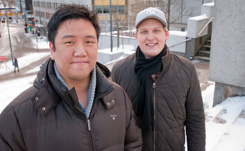 Tek Beng Tan og Anders Johansen fikk toppkarakter for sin forskningsbaserte prosjektoppgave om billettautomater og universell utforming. (Foto: HiOA) Tek Beng Tan og Anders Johansen fikk toppkarakter for sin forskningsbaserte prosjektoppgave om billettautomater og universell utforming. (Foto: HiOA)