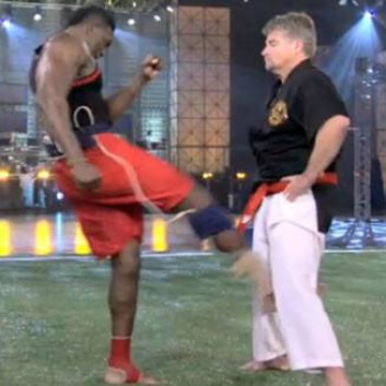 De fleste menn har prøvd å få et slag eller spark i skrittet – og det gjør altså virkelig, virkelig vondt. Men er verre enn å føde et barn? (Skjermbilde fra YouTube-videoen Sports Science: «World Record Kick to the Groin Part 1» – finn den lenger nede i artikkelen) De fleste menn har prøvd å få et slag eller spark i skrittet – og det gjør altså virkelig, virkelig vondt. Men er verre enn å føde et barn? (Skjermbilde fra YouTube-videoen Sports Science: «World Record Kick to the Groin Part 1» – finn den lenger nede i artikkelen)