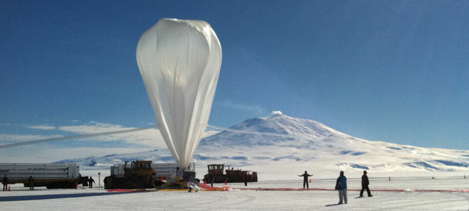 Ballongen Super-TIGER sendes opp fra Long Duration Balloon site ved McMurdo-basen på Rossøya ved kysten av Antarktis, 8. desember 2012. NASA