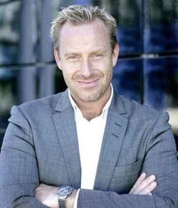 Danmarks Radio har satt manuskriptforfatteren i sentrum. Her er det Borgens hovedforfatter Adam Price som er i fokus. (Foto: DR Presse/Agnete Schlichtkrull) Danmarks Radio har satt manuskriptforfatteren i sentrum. Her er det Borgens hovedforfatter Adam Price som er i fokus. (Foto: DR Presse/Agnete Schlichtkrull)