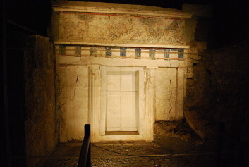 Fasade av det som antas å være Filip II av Makedonias gravkammer. (Foto: Panegyrics of Granovetter, Sarah Murray/Wikimedia Commons) Fasade av det som antas å være Filip II av Makedonias gravkammer. (Foto: Panegyrics of Granovetter, Sarah Murray/Wikimedia Commons)