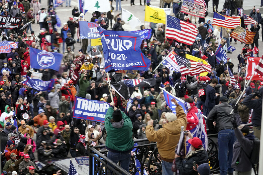 Høyreekstreme og Trump-tilhengeres storming av Kongressen 6. januar viser hva som kan skje når konspirasjonsteorier og voldelig ideologi får næring, mener ekstremismeforsker Cathrine Thorleifsson. Høyreekstreme og Trump-tilhengeres storming av Kongressen 6. januar viser hva som kan skje når konspirasjonsteorier og voldelig ideologi får næring, mener ekstremismeforsker Cathrine Thorleifsson.