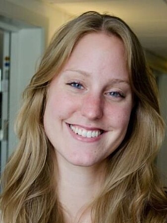 – Det er vanleg å oppleve posttraumatisk stress eller komplisert sorg etter sjølvmord, seier forskar Lisa Victoria Burrell. – Det er vanleg å oppleve posttraumatisk stress eller komplisert sorg etter sjølvmord, seier forskar Lisa Victoria Burrell.