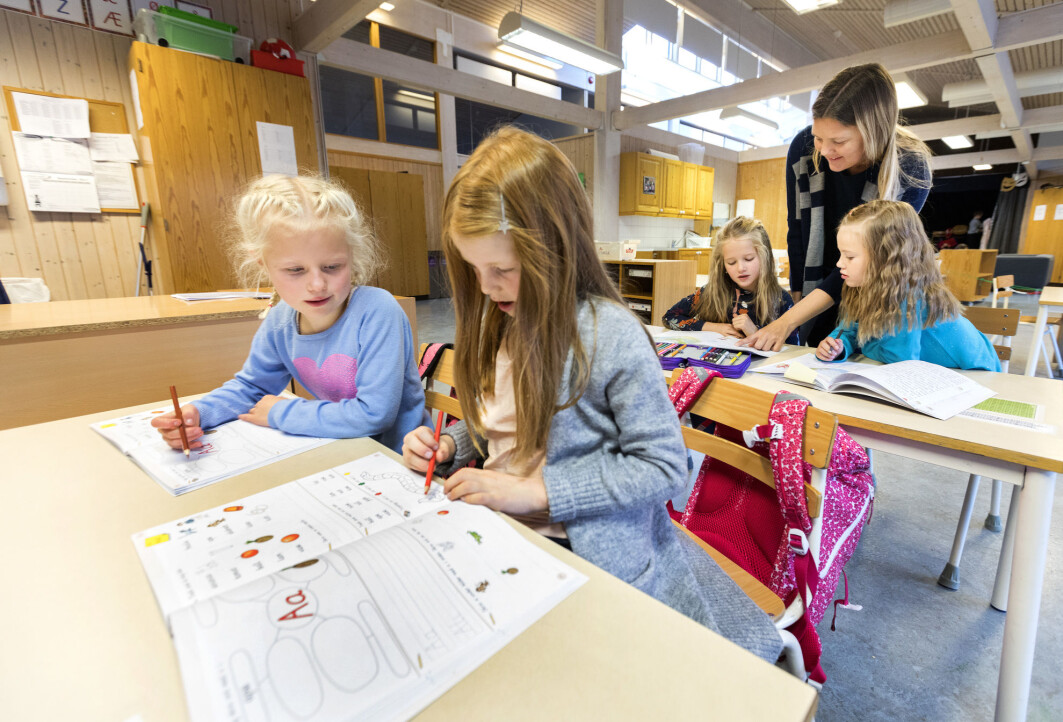 Når elever sliter på skolen, skal vi da forsøke å endre skolen eller eleven? Dette er spørsmål lærere og forskere stiller seg når de diskuterer livsmestring på læreplanen. Når elever sliter på skolen, skal vi da forsøke å endre skolen eller eleven? Dette er spørsmål lærere og forskere stiller seg når de diskuterer livsmestring på læreplanen.