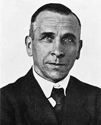 Alfred Wegeners teori fra 1920-årene forandret så dramatisk på det forskere trodde de visste den gangen, at den først ble anerkjent og videreutviklet på 1960-tallet. En fantastisk teori forklarer oss nå hvorfor det finnes fjellkjeder, vulkaner og jordskjelv. Selv døde Wegener under en forskningsekspedisjon til Grønland i 1930. Alfred Wegeners teori fra 1920-årene forandret så dramatisk på det forskere trodde de visste den gangen, at den først ble anerkjent og videreutviklet på 1960-tallet. En fantastisk teori forklarer oss nå hvorfor det finnes fjellkjeder, vulkaner og jordskjelv. Selv døde Wegener under en forskningsekspedisjon til Grønland i 1930.