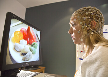 En forsøksperson, student ved Brigham Young University (BYU), med elektroder forskerne brukte til å male hjernens respons på mat innen en time etter trening. (Foto: Pressebilde, BYU)