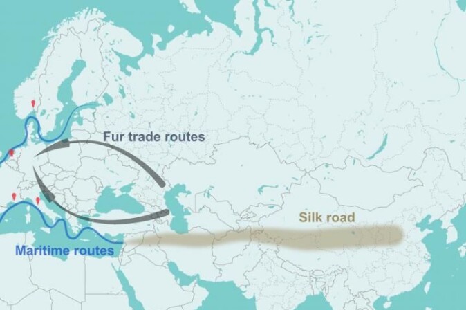 Dyrepelser fra Sentral-Asia og de østligste delene av Europa ble fraktet vestover langs to ruter i middelalderen. Den sørlige ruten ble støttet av Den gylne horde, mens den nordlige ruten ble dominert av Hansaforbundet. Dyrepelser fra Sentral-Asia og de østligste delene av Europa ble fraktet vestover langs to ruter i middelalderen. Den sørlige ruten ble støttet av Den gylne horde, mens den nordlige ruten ble dominert av Hansaforbundet.