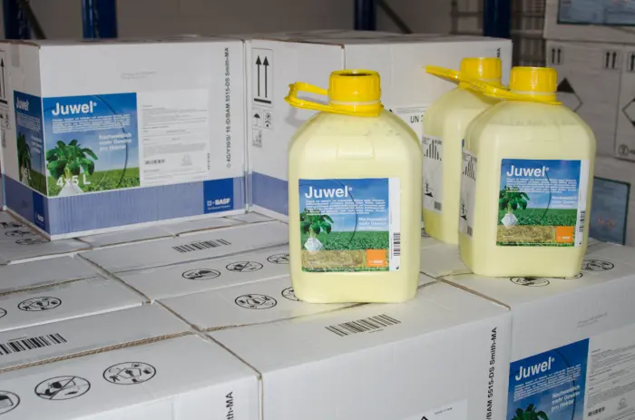 Kjemiske plantevernmidler brukes for å hindre og bekjempe skadegjørere på planter. Men disse midlene kan også være skadelige for helse og miljø. Kjemiske plantevernmidler brukes for å hindre og bekjempe skadegjørere på planter. Men disse midlene kan også være skadelige for helse og miljø.