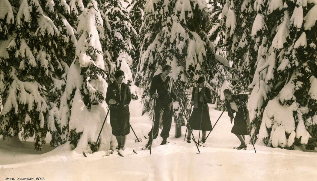 Girlfriends on a ski trip, 1920 Girlfriends hiking in Oslomarka in the 1920s. Girlfriends on a ski trip, 1920 Girlfriends hiking in Oslomarka in the 1920s.