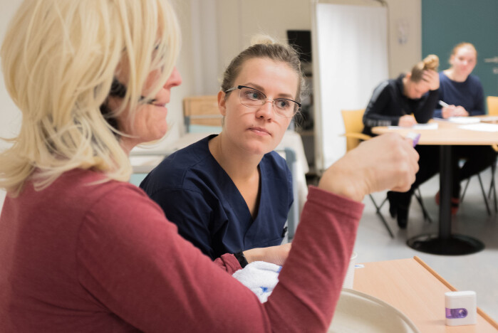 Mellomledere er helt sentrale i å bidra til dialog og forståelse mellom ledelse og ansatte og dermed utvikle e-helsen videre. Mellomledere er helt sentrale i å bidra til dialog og forståelse mellom ledelse og ansatte og dermed utvikle e-helsen videre.