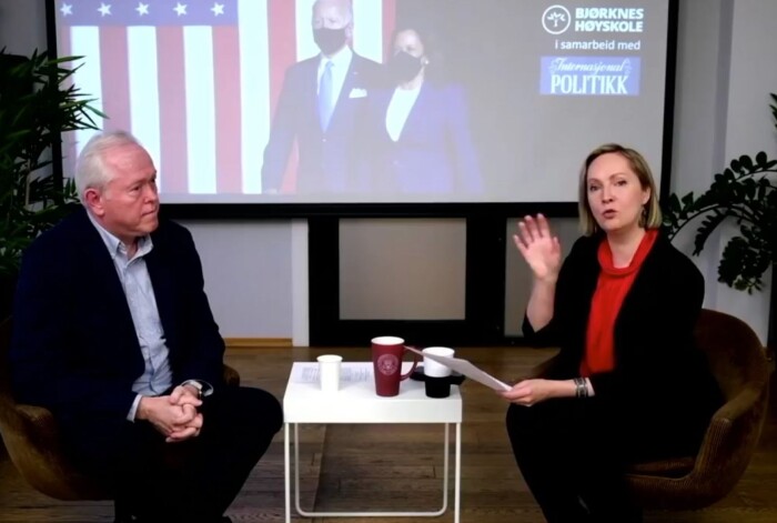 Hvilken vei vil USA nå gå i utenriks- og sikkerhetspolitikken? Det ble blant annet diskutert av Bjørn Olav Knutsen og Hilde Eliassen Restad under et seminar onsdag. Hvilken vei vil USA nå gå i utenriks- og sikkerhetspolitikken? Det ble blant annet diskutert av Bjørn Olav Knutsen og Hilde Eliassen Restad under et seminar onsdag.