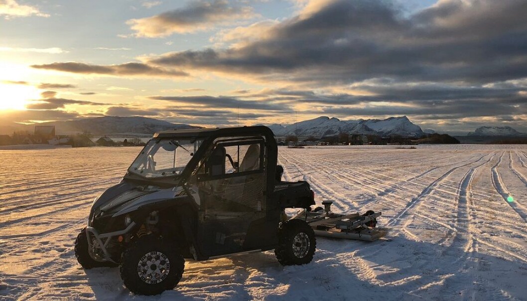 The ground was frozen and the field was covered with a fine layer of snow – ideal conditions for this type of archaeological research. The ground was frozen and the field was covered with a fine layer of snow – ideal conditions for this type of archaeological research.