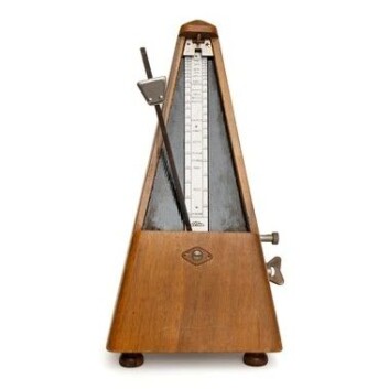 En metronom kalles også ofte taktmåler eller tempomåler, og brukes til å angi tempo som et musikkstykke skal spilles i. (Foto: Colourbox) En metronom kalles også ofte taktmåler eller tempomåler, og brukes til å angi tempo som et musikkstykke skal spilles i. (Foto: Colourbox)