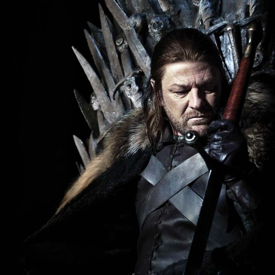 I TV-serien Game of Thrones blir man godt kjent med flere av figurene. Ned Stark blir halshogd foran datteren og millioner av fans. (Foto: HBO Nordic)