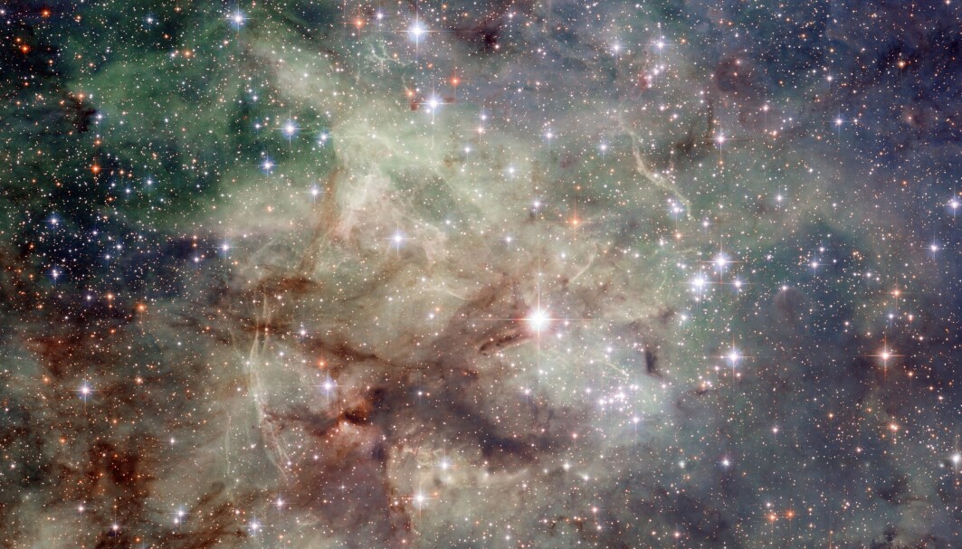 Forskere har brukt pulsarer, nøytronstjerner som roterer raskt, for å lete etter gravitasjonsbølger med lang bølgelengde. Bildet er fra stjernetåken Tarantula. Forskere har brukt pulsarer, nøytronstjerner som roterer raskt, for å lete etter gravitasjonsbølger med lang bølgelengde. Bildet er fra stjernetåken Tarantula.