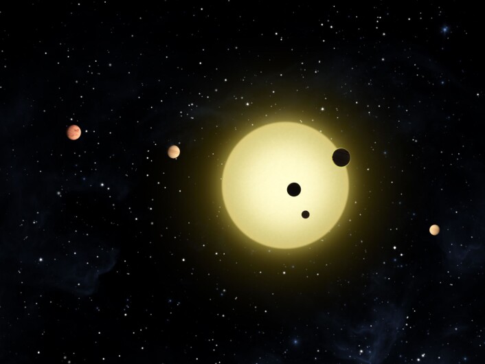 Planetsystemet Kepler-11 med seks planetar i ein illustrasjon av ein kunstnar. No har Keplerteleskopet funne 1091 potensielle nye planetar. Denne illustrasjonen viser Kepler-sondens observasjon august i fjor, da flere av planetene krysset solskiven samtidig. (Bilde: NASA/Tim Pyle) Planetsystemet Kepler-11 med seks planetar i ein illustrasjon av ein kunstnar. No har Keplerteleskopet funne 1091 potensielle nye planetar. Denne illustrasjonen viser Kepler-sondens observasjon august i fjor, da flere av planetene krysset solskiven samtidig. (Bilde: NASA/Tim Pyle)