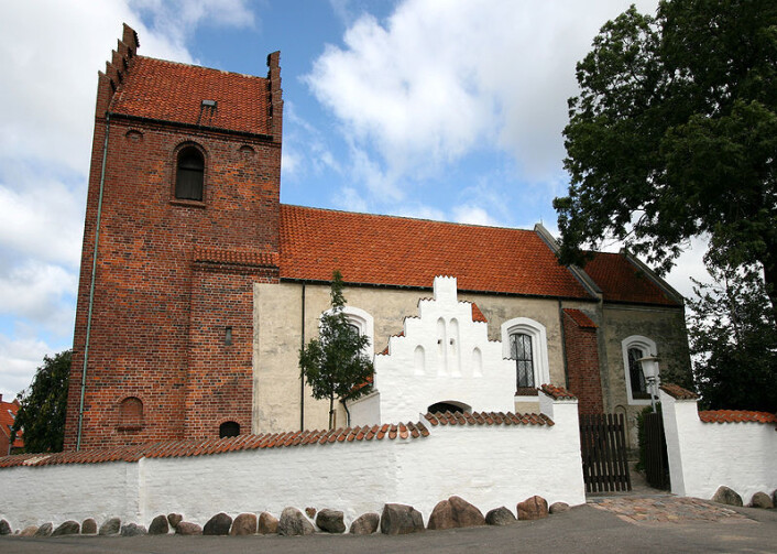 Skt. Jørgensbjerg Kirke i Roskilde ble oppført i 1080. Kanskje var det engelske byggmestere som gjorde jobben. (Foto: Ib Rasmussen/Wikipedia Commons) Skt. Jørgensbjerg Kirke i Roskilde ble oppført i 1080. Kanskje var det engelske byggmestere som gjorde jobben. (Foto: Ib Rasmussen/Wikipedia Commons)