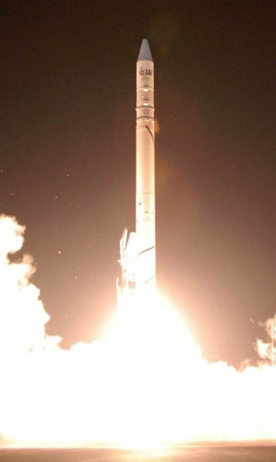 Israelerne har selv utviklet raketten Shavit-2, som er i stand til å ta deres egne satellitter opp og ut av atmosfæren. Der oppe brukes satellittene til forskning, eller like gjerne til å spionere på fiendtlige naboer. (Foto: חובבשירה/Wikimedia Creative Commons)