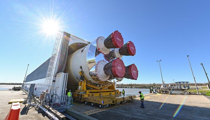 Første stadiet til NASAs trøblete SLS-rakett, som kanskje skal ta folk tilbake til månen i 2024. Første stadiet til NASAs trøblete SLS-rakett, som kanskje skal ta folk tilbake til månen i 2024.