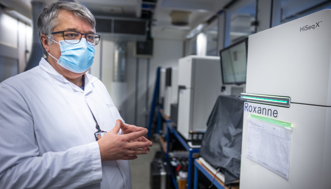 Dag Undlien er avdelingsleder for medisinsk genetikk ved Klinikk for laboratoriemedisin ved Oslo universitetssykehus (OUS). Han kjenner på tidspresset for å finne det muterte koronaviruset. Dag Undlien er avdelingsleder for medisinsk genetikk ved Klinikk for laboratoriemedisin ved Oslo universitetssykehus (OUS). Han kjenner på tidspresset for å finne det muterte koronaviruset.