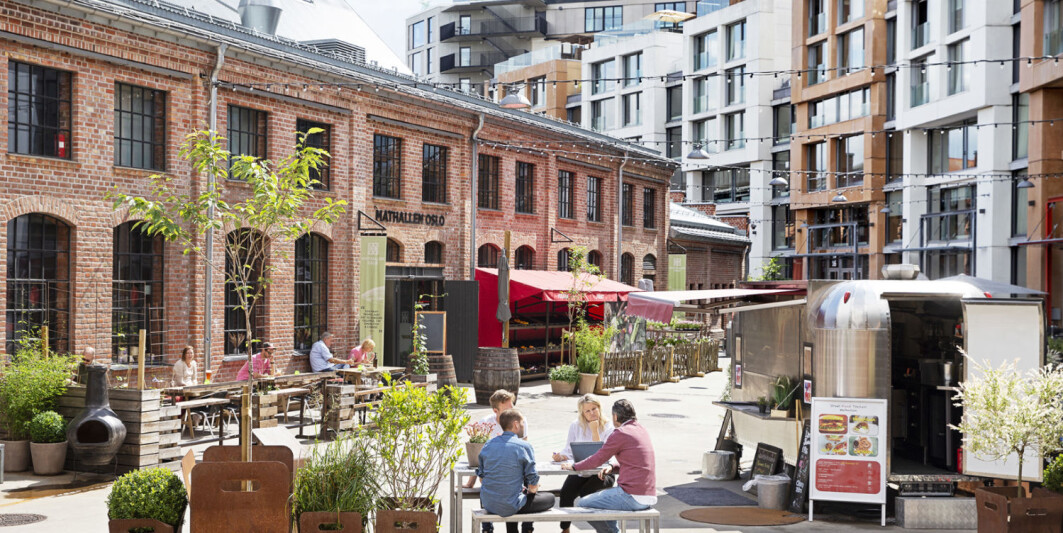 The preservation of existing buildings can enhance a housing development and provide it with an identity, such as here at Vulkan/Mathallen in Oslo. The preservation of existing buildings can enhance a housing development and provide it with an identity, such as here at Vulkan/Mathallen in Oslo.