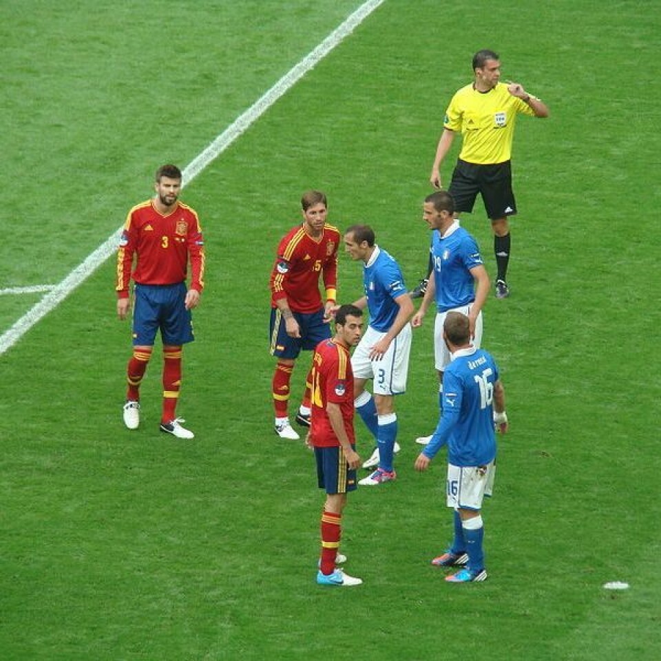 Spania gjør seg klar til hjørnespark mot Italia 10. juni. Kampen endte uavgjort. (Foto: Arvedui89/Wikimedia Commons)