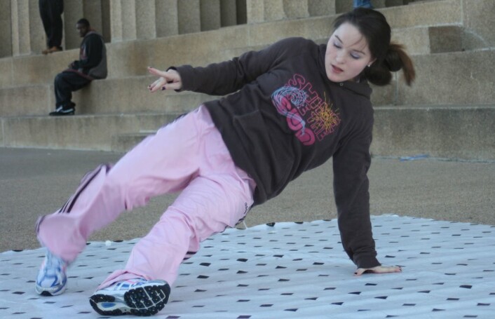B-girls må også finne sin egen måte å uttrykke seg selv på. (Foto: Flickr/mK B.) B-girls må også finne sin egen måte å uttrykke seg selv på. (Foto: Flickr/mK B.)