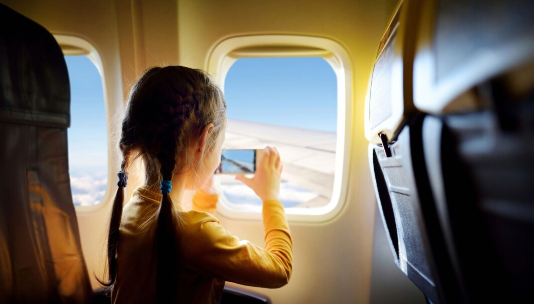 Det er hyggelig å reise på ferie med fly. Mange savner nok det nå i koronatiden. Men det er faktisk veldig få som gjør det når verden er normal også. Det er hyggelig å reise på ferie med fly. Mange savner nok det nå i koronatiden. Men det er faktisk veldig få som gjør det når verden er normal også.