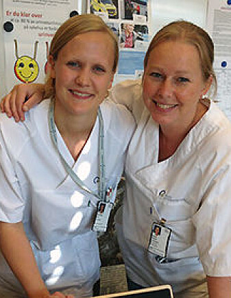 Marianne Lea (t.v.) saman med Kristin Hestad, sjukepleiar og seksjonsleiar, ved oppstarten av prosjektet. Marianne Lea (t.v.) saman med Kristin Hestad, sjukepleiar og seksjonsleiar, ved oppstarten av prosjektet.