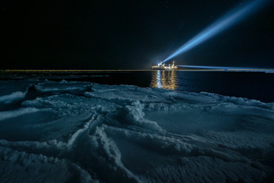 RV 'Helmer Hanssen' in the polar night.