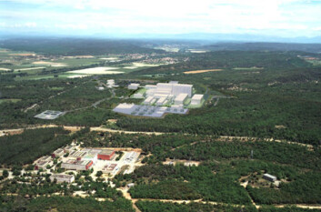 "Illustrasjon av hvordan det ferdige ITER-anlegget vil se ut. Bilde: ITER" "Illustrasjon av hvordan det ferdige ITER-anlegget vil se ut. Bilde: ITER"