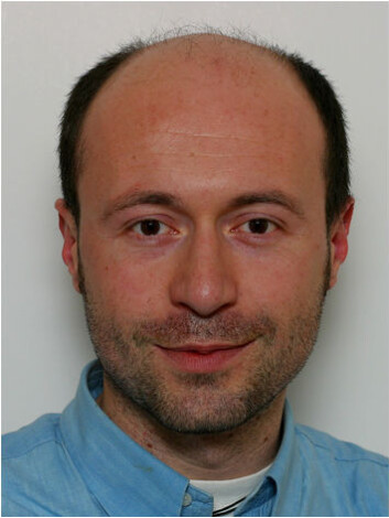 Daniele Zanoni er utdannet marinbiolog, men driver også med hvalsafari. han mener det er viktig å knytte kunnskap til opplevelser. (Foto: Hvalsafari AS) Daniele Zanoni er utdannet marinbiolog, men driver også med hvalsafari. han mener det er viktig å knytte kunnskap til opplevelser. (Foto: Hvalsafari AS)