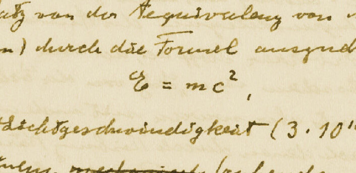 Fra Einstein Archives Online: Håndskrevet manus på tysk av artikkel som ble publisert på engelsk med tittelen "E=mc2: The Most Urgent Problem of Our Time" i Science Illustrated, 1946. Denne populærvitenskapelige artikkelen tok til orde for kjernefysisk avvæpning. (Foto: Einstein Archives Online) Fra Einstein Archives Online: Håndskrevet manus på tysk av artikkel som ble publisert på engelsk med tittelen "E=mc2: The Most Urgent Problem of Our Time" i Science Illustrated, 1946. Denne populærvitenskapelige artikkelen tok til orde for kjernefysisk avvæpning. (Foto: Einstein Archives Online)