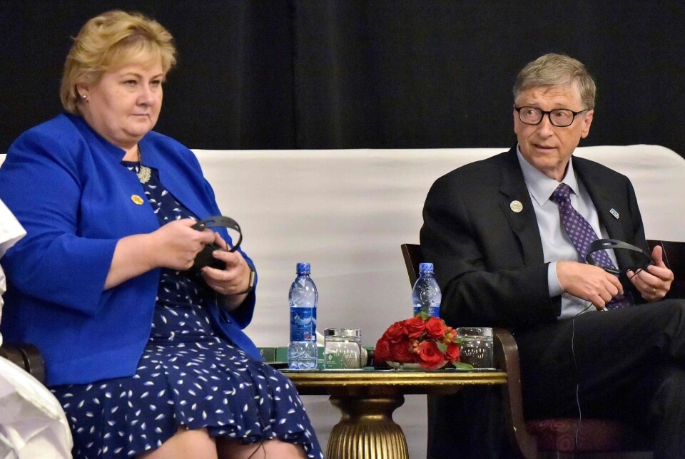 I pandemien ble et bilde av Erna Solberg og Bill Gates brukt som bevis. Det er fra møte om helseinvesteringer i Afrika i 2019, men blir påstått å vise samarbeid om en menneskeskapt pandemi. Bilde av Erna Solberg og Bill Gates.