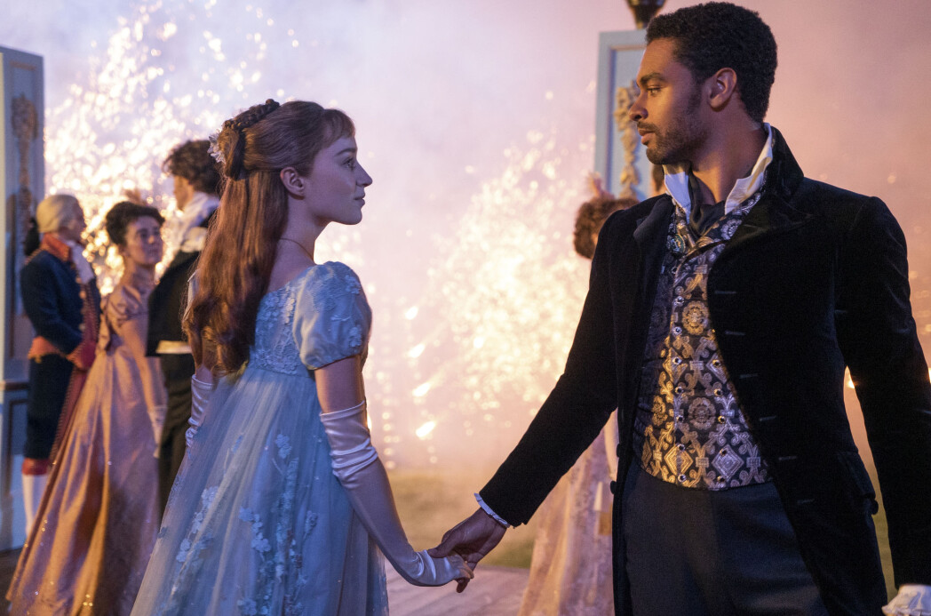 Fra en ballsal i TV-serien Bridgerton: Serien har fått mye oppmerksomhet for de vakre klærne. Var noen av dem å se i Norge på samme tid? Fra en ballsal i TV-serien Bridgerton: Serien har fått mye oppmerksomhet for de vakre klærne. Var noen av dem å se i Norge på samme tid?