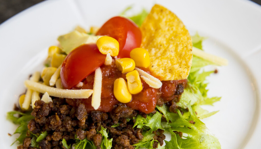 Å gå over til vegansk mat kan få fart på vektreduksjon. I det siste har flere veganske alternativer til kjøtt kommet i butikkene. Med tomat, salat og tacochips smaker det som vanlig kjøttdeig, ifølge produsenten. Å gå over til vegansk mat kan få fart på vektreduksjon. I det siste har flere veganske alternativer til kjøtt kommet i butikkene. Med tomat, salat og tacochips smaker det som vanlig kjøttdeig, ifølge produsenten.
