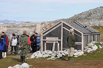 Claus Andersen-hytta i Hyttevika ble oppført i 1907 som den første norske fangststasjonen i Hornsund-området. Claus Andersen-hytta i Hyttevika ble oppført i 1907 som den første norske fangststasjonen i Hornsund-området.
