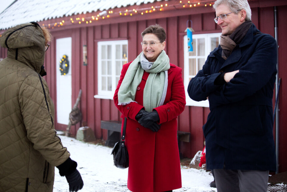 Government Ministers Bent Høie and Olaug Bollestad attended the presentation of the study in connection with the launch of the Dementia Plan 2025 at Demensdagene 2020. Bollestad is seen here to the left, speaking with Manager Kari Midtbø Kristiansen and Research Director Geir Selbæk at the Norwegian National Advisory Unit on Ageing and Health.