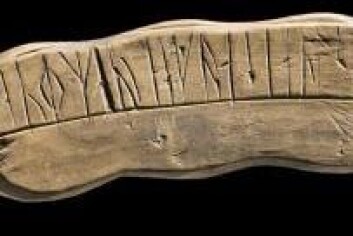 Bedepinne fra Grønland. Ave Maria, gratia plena – «Hill deg, Maria, full av nåde» – middelalderens mest vanlige bønn er risset i runer. (Foto: Nationalmuseet) Bedepinne fra Grønland. Ave Maria, gratia plena – «Hill deg, Maria, full av nåde» – middelalderens mest vanlige bønn er risset i runer. (Foto: Nationalmuseet)