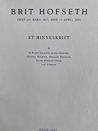 Minneskriftet fra kollegene gir et annet bilde av Brit Hofseth enn hva romanen <span class=" italic" data-lab-italic_desktop="italic">Drivende grenser</span> gjorde. Minneskriftet fra kollegene gir et annet bilde av Brit Hofseth enn hva romanen <span class=" italic" data-lab-italic_desktop="italic">Drivende grenser</span> gjorde.