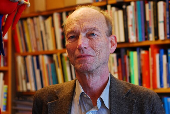 Thomas Hylland Eriksen har et ambivalent forhold til sin egen smarttelefon. Thomas Hylland Eriksen har et ambivalent forhold til sin egen smarttelefon.