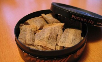 Snusbrukere hadde dårligere tannhelse og gikk sjeldnere til tannlegen enn svensker som ikke snuser, viser den nye studien. (Foto: Tigerente/Wikimedia Creative Commons) Snusbrukere hadde dårligere tannhelse og gikk sjeldnere til tannlegen enn svensker som ikke snuser, viser den nye studien. (Foto: Tigerente/Wikimedia Creative Commons)