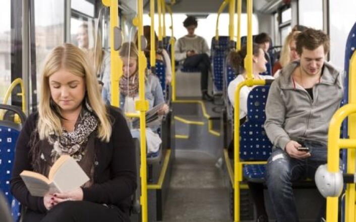 Med ny teknologi får du større glede av mobiltelefonen når du reiser kollektivt. (Foto: Shutterstock) Med ny teknologi får du større glede av mobiltelefonen når du reiser kollektivt. (Foto: Shutterstock)