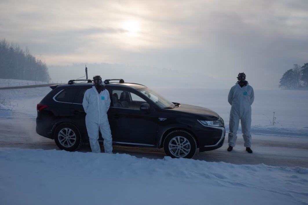 Felix Piel og Alexander Håland kastet seg i den spesialbygde bilen for å analysere lufta nær brannen i Sverige. Felix Piel og Alexander Håland kastet seg i den spesialbygde bilen for å analysere lufta nær brannen i Sverige.